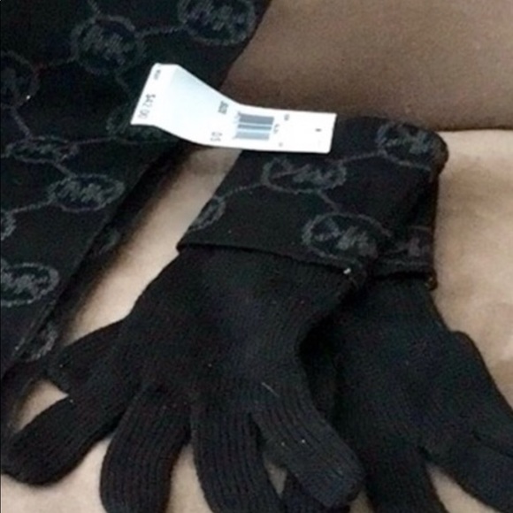 Michael Kors scarf set NWT - Picture 4 of 7